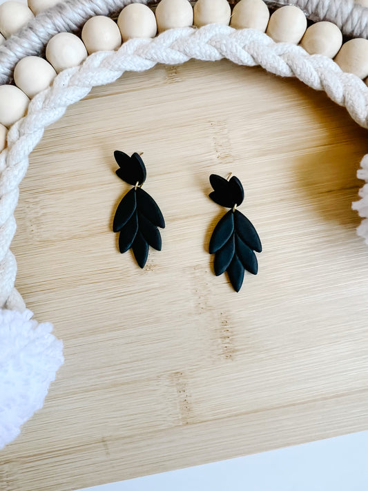 Devon Leaf Dangle - Black