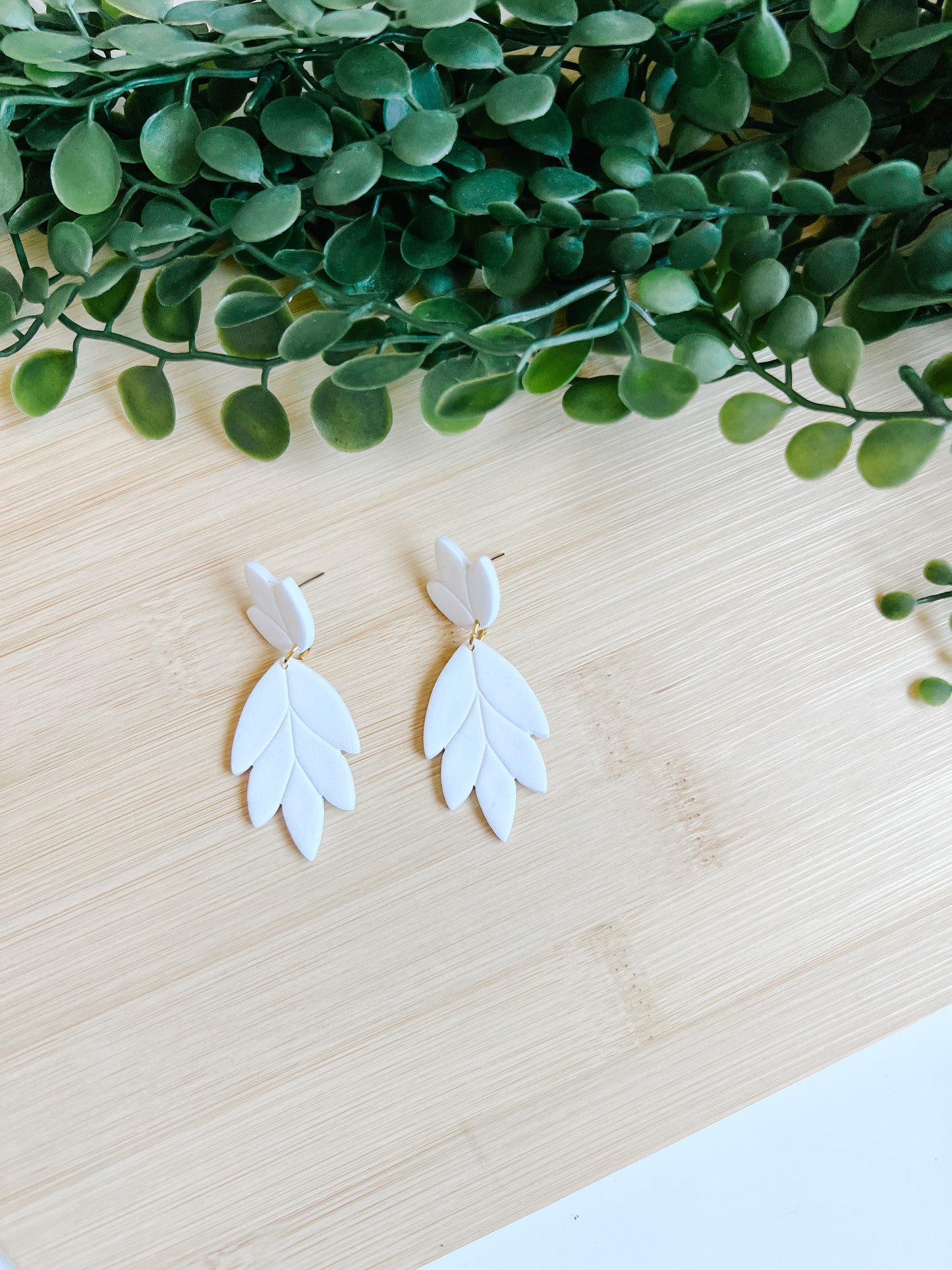 Devon Leaf Dangle - White